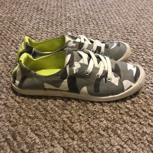 madden girl baailey canvas sneaker